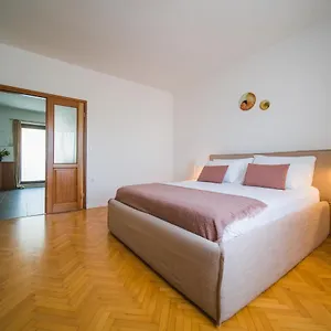 Apartment Laura, Zambratija (Istria)